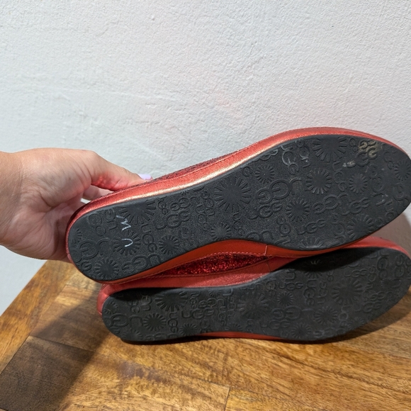 UGG red sparkle flats size 9.5 - Picture 3 of 9